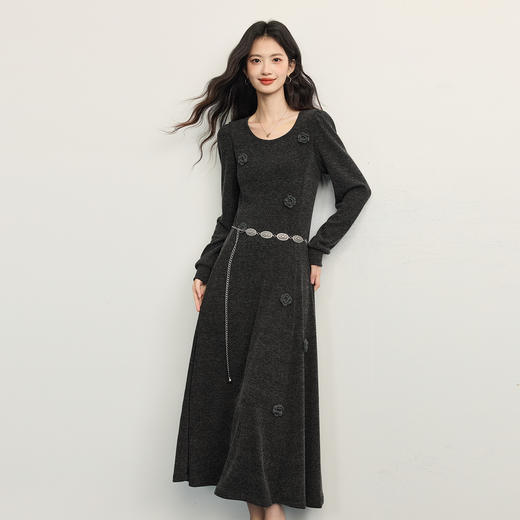 【10/23新品】熙世界高级感灰色立体花朵针织连衣裙女2025新款冬天配大衣的裙子 商品图3