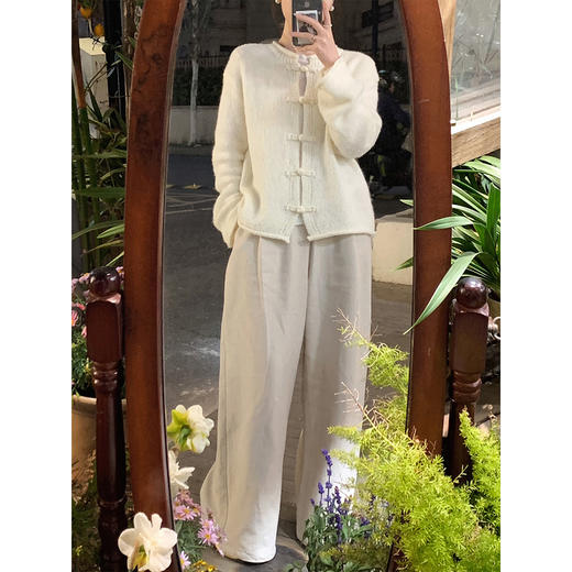 现货  软香玉 轻国风盘口毛衣 早春新中式 商品图4