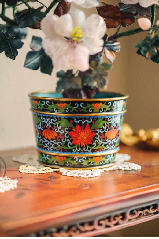 【已售】独角鹿西洋古董 20世纪中国创汇时期出品宝相花纹景泰蓝盆装饰「粉韵茶花」珍宝像生盆景 商品图4