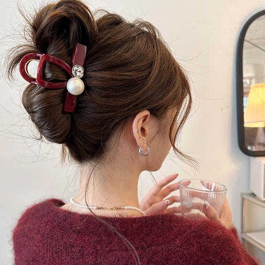 丁摩 【两个装】安可拉红珍珠发夹女秋冬复古高级感抓夹后脑勺鲨鱼夹头饰5ZF-10201 商品图0