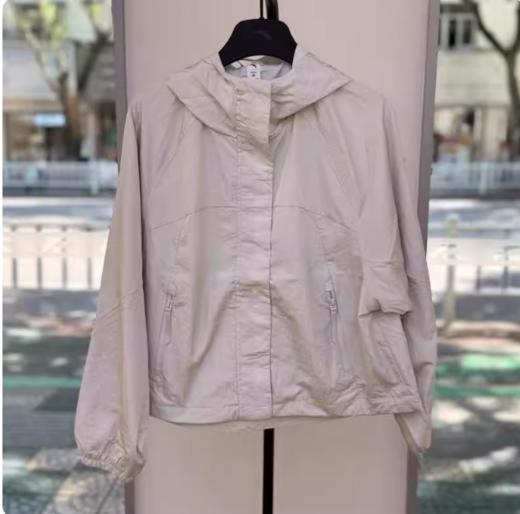 安踏外套女2025秋季新款休闲时尚舒适连帽梭织运动上衣162537609 商品图1