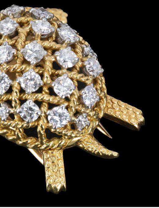 独角鹿西洋古董 1960年代法国珠宝品牌出品18K黄金镶嵌钻石及蓝宝石乌龟造型胸针 带原盒 商品图5