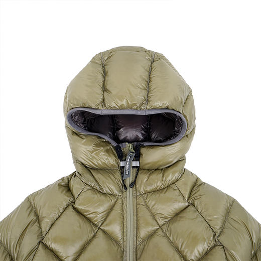 and wander diamond stitch 男女机能性超轻保暖钻石格亮面羽绒服 商品图1