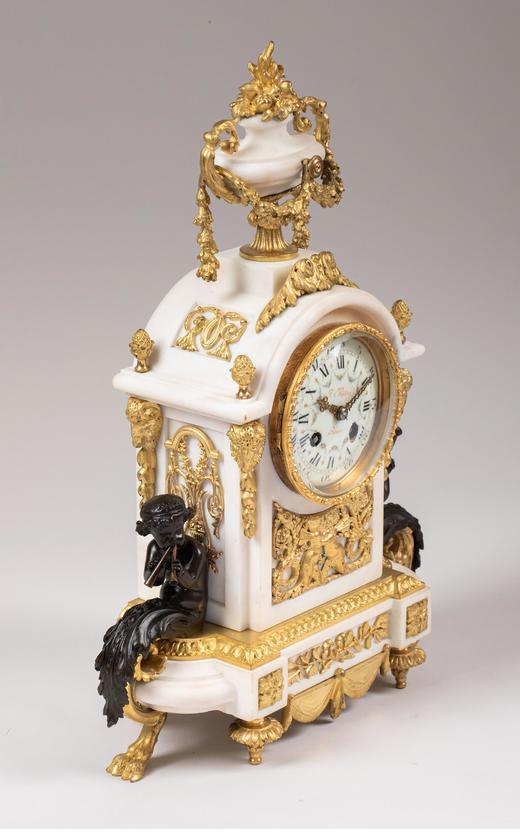 独角鹿西洋古董 19世纪末法国出品路易十六风格小天使主题青铜雕像装饰铜鎏金精雕嵌白色大理石座钟烛台三件套 商品图2