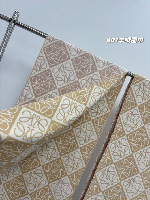 D102030秋冬季可双面佩戴情侣款羊绒围巾 商品图12