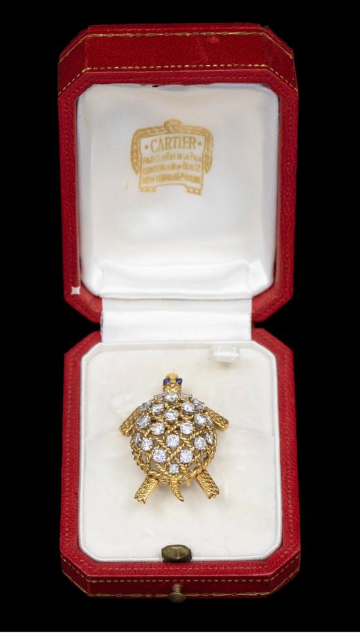 独角鹿西洋古董 1960年代法国珠宝品牌出品18K黄金镶嵌钻石及蓝宝石乌龟造型胸针 带原盒 商品图1