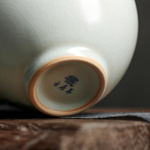 问鼎汝瓷/鼎峰系列/月白/老款精工/圆口瓶（中）（收藏款） 商品图1