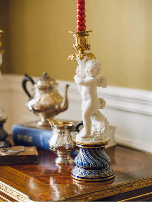 【已售】独角鹿西洋古董 1891年代法国御窑塞弗尔签名出品蓝釉描金底座装饰布歇小天使主题素胎瓷雕塑及铜鎏金精雕烛台一对 商品图2