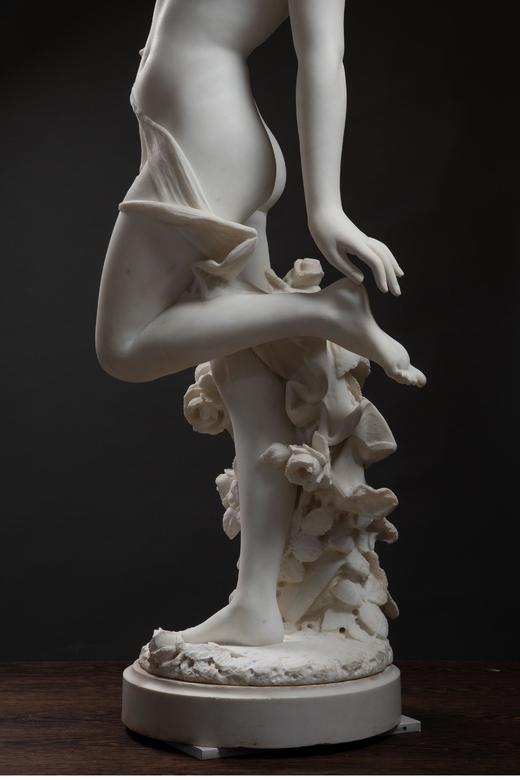 【已售】独角鹿西洋古董 1880年代意大利雕塑家Cesare Lapini签名出品卡拉拉大理石雕塑《手持花环的少女》 商品图4