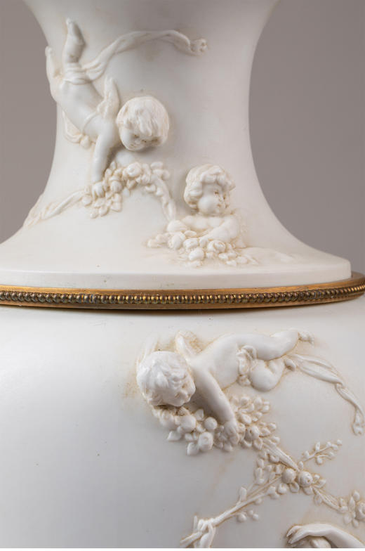 独角鹿西洋古董 19世纪末法国出品铜鎏金精雕装饰古典女神与天使主题素胎瓷花瓶台灯一对 商品图3