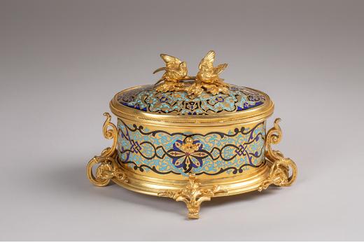 独角鹿西洋古董 19世纪末法国出品飞鸟主题铜鎏金精雕装饰錾胎珐琅珍宝盒 商品图0