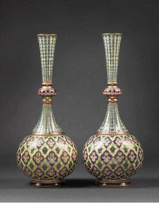 独角鹿西洋古董 1885-1887年代法国御窑出品Carrier-Belleuse设计波斯风格手绘描金Bouteille Persane器形瓷瓶一对 商品图0