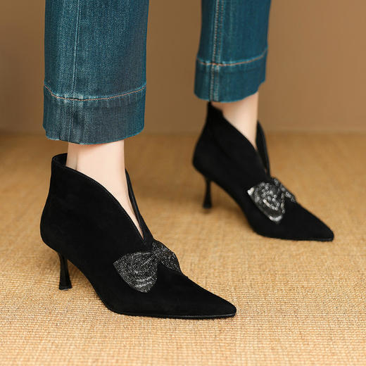 【预售5天】真皮V口蝴蝶结小短靴细高跟秋冬复古气质高级感及踝靴棕色单靴DB&M6626 商品图3