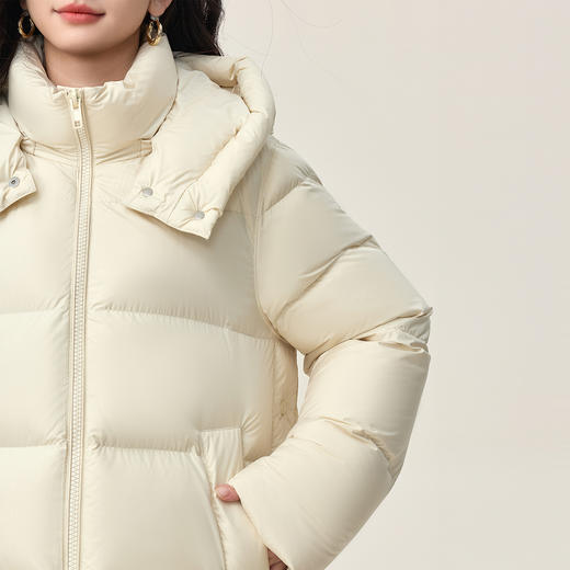 【10/23新品】熙世界云朵奶fufu杏色白鸭绒羽绒服女短款超好看连帽外套2025冬款 商品图4
