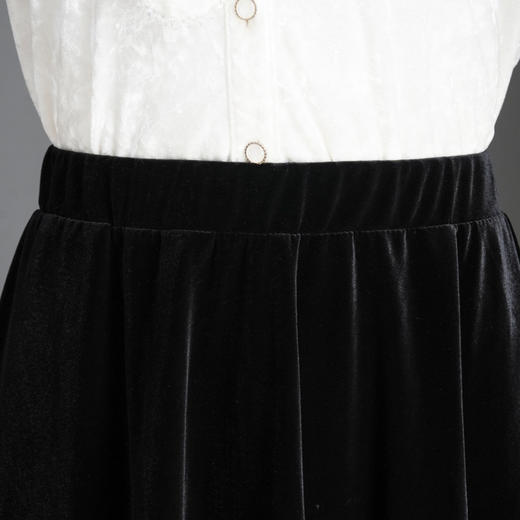 MYX金丝绒垂感百褶大摆裙2025冬款显瘦黑色时尚半身裙松紧腰休闲长裙 商品图3