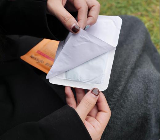 怕冷怕寒看过来❗19.9💰10片!! lessgo/利事多草本热敷暖贴💥限量送眼罩🔥全家、711等商超便利店售卖品牌！ ✅蕴含三大草本植物：艾草，益母草，红花 ✅加大尺寸 96mm*128mm 商品图2