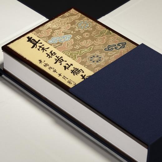 《善本碑帖精华：麓山寺碑》，24开，册页装，江吟主编，西泠印社出版社2025年10月一版一印，两种规格，价格见后。 商品图5