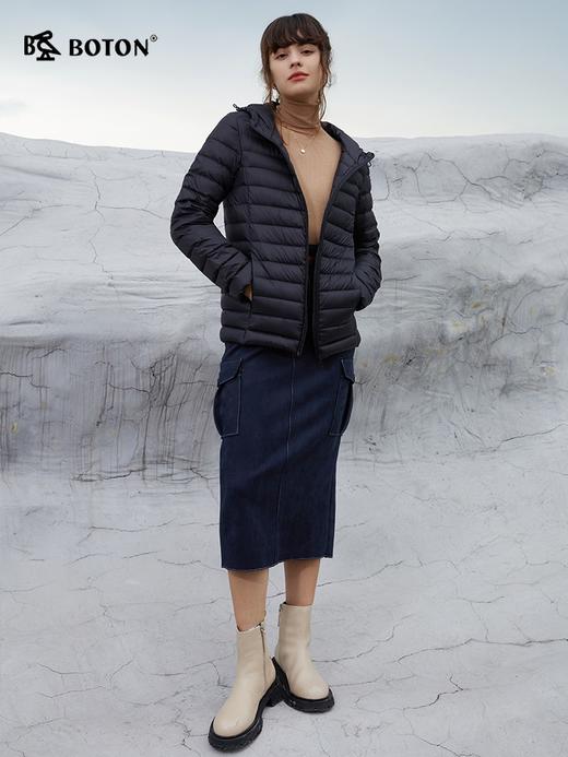 波顿女士秋冬季合身连帽保暖轻薄显瘦高端白鸭绒羽绒服LC752523 商品图4