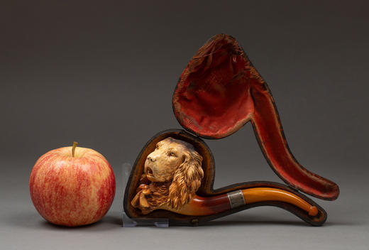 独角鹿西洋古董 1870年代奥地利出品纯银及安布罗石烟嘴装饰猎犬主题精雕海泡石烟斗 商品图1