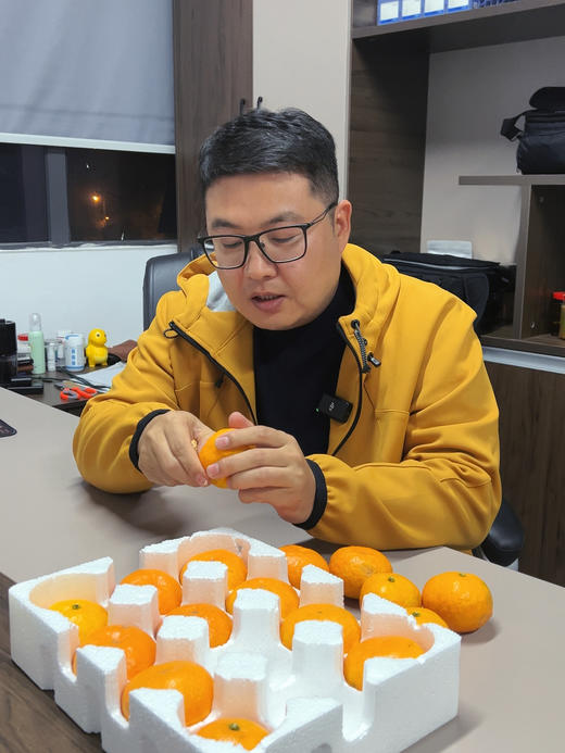 【秋冬男女款冲锋衣】 轻奢高定  户外连帽软壳外套 鸟家同厂款 商品图3