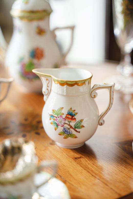 独角鹿西洋古董20世纪匈牙利赫伦瓷窑出品「维多利亚女王」系列主题手绘描金装饰下午茶瓷器套件 商品图6