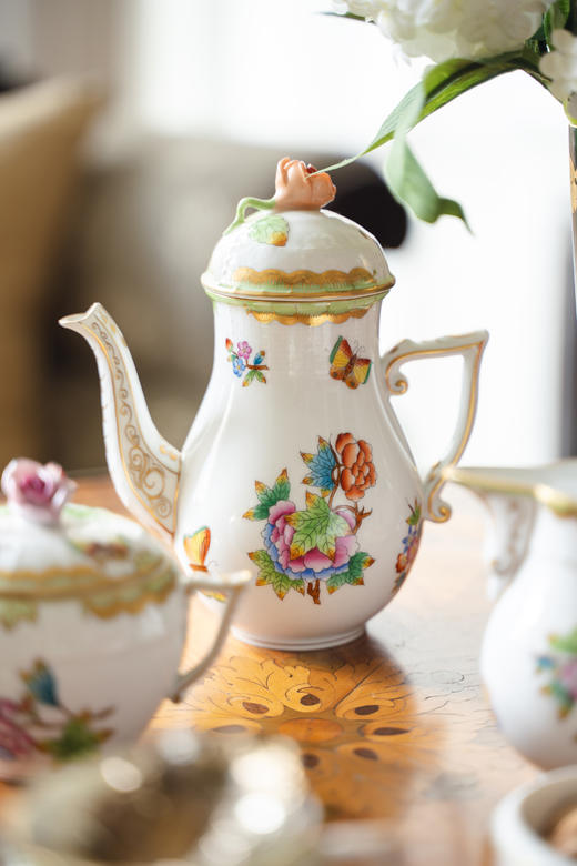 独角鹿西洋古董20世纪匈牙利赫伦瓷窑出品「维多利亚女王」系列主题手绘描金装饰下午茶瓷器套件 商品图2