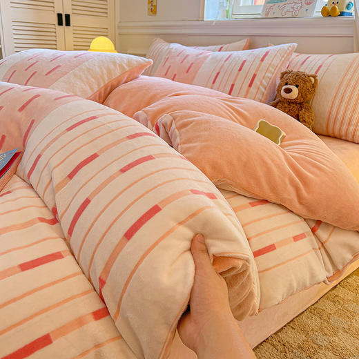 老米优品🎈特价福利！ 糯叽叽的超温暖！《牛奶绒四件套 》内植入静电丝整夜安睡 🧡立体花AB面双层搭配~ 治愈系床品！ 商品图1