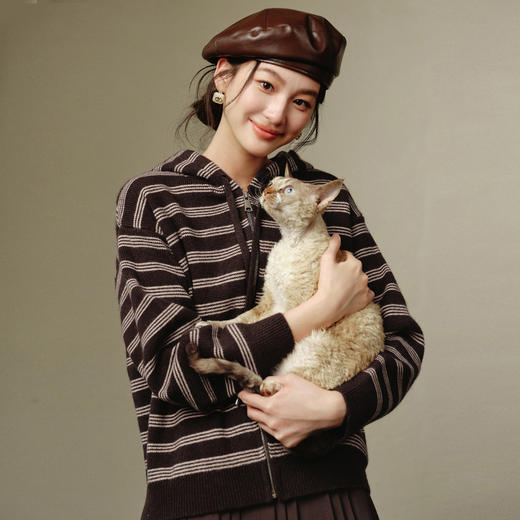 【严选】诗凡黎连帽拉链撞色条纹毛衣外套2025冬新款慵懒显瘦休闲针织开衫7GA333341 商品图0