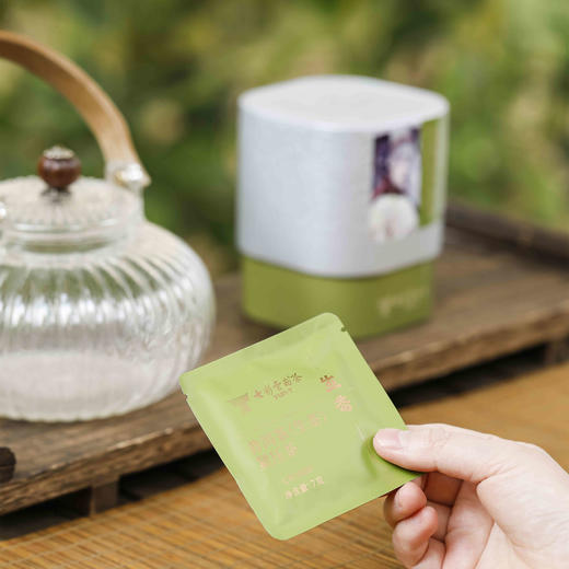 【七彩云南经典1889七彩系列普洱茶】源自海拔 1800 米以上的核心茶区，精选 8 个独具风味的特色茶青，遵循第 “9” 号经典配方 多种规格任选 商品图4