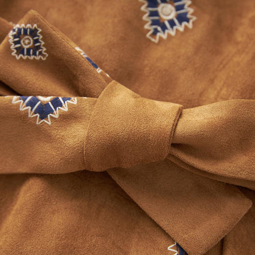 「高货wl」全新升级【铂金会员339/天猫459/差价120】(12828)洛诗琳轻奢重工刺绣连衣裙2025秋冬麂皮绒复古收腰大摆裙 商品图2