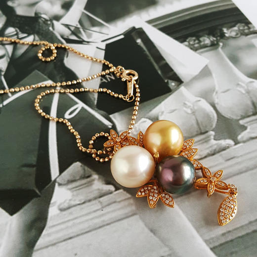 【天然正品】AU750收藏级黄金豪镶钻镶天然近完美约10-11MM三色海水珍珠吊坠项链链长：42CM（长度不可调节）女士091025NJS29 商品图2