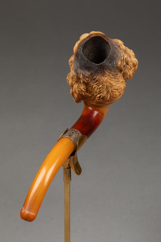 独角鹿西洋古董 1870年代奥地利出品纯银及安布罗石烟嘴装饰猎犬主题精雕海泡石烟斗 商品图3