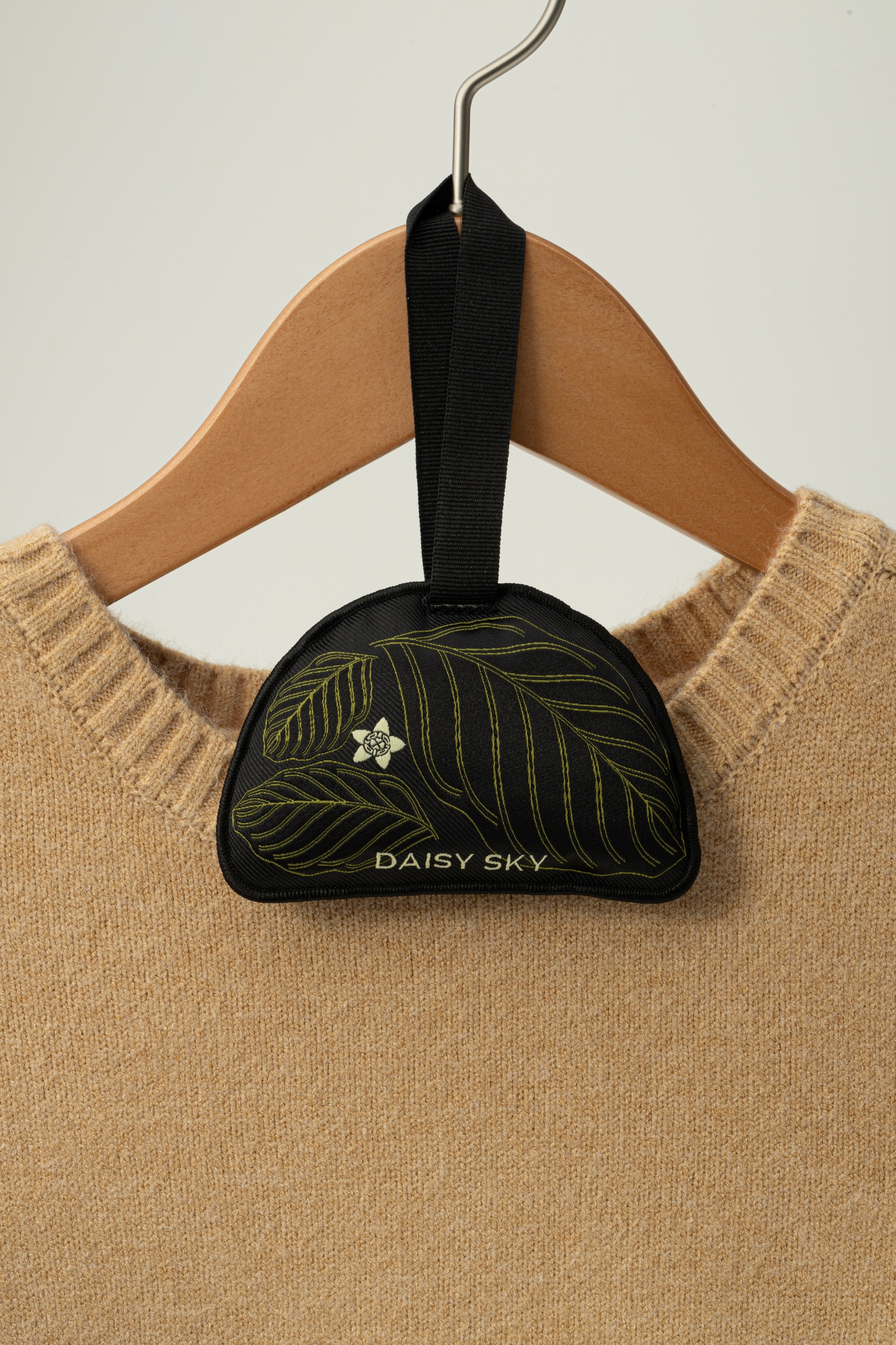 明星周边丨岛屿白檀木香挂