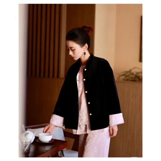  LONGNVFAIR 黑天鹅丝绒拼接提花夹棉外套+华菲粉色丝绒半裙  仿真丝丝绒工艺 丝滑亲肤 凸显气质 商品图1