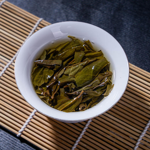 【买5送1】2018年《石头老寨》古树春茶 200克/饼 商品图4