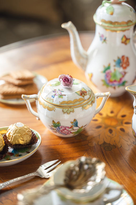 独角鹿西洋古董20世纪匈牙利赫伦瓷窑出品「维多利亚女王」系列主题手绘描金装饰下午茶瓷器套件 商品图4