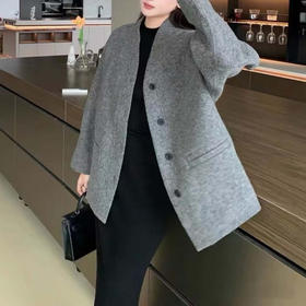 【高品质私服】【JN绵羊毛呢大衣外套】直身版型宽松有度，极简V领的廓形感大衣G1573-CC【无标出货 介意慎拍】
