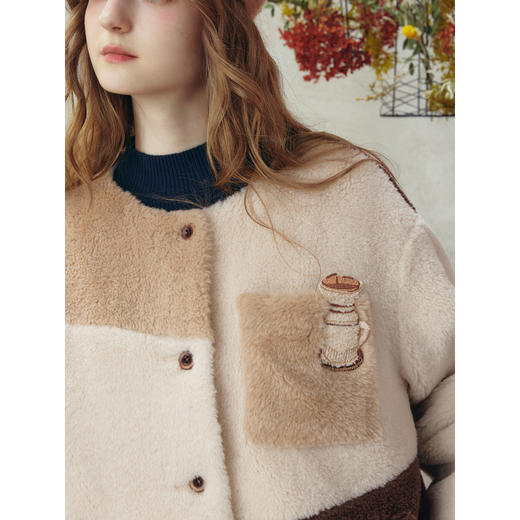 两三事 拼图梦境 2025秋冬新款拼色刺绣毛绒棉衣外套女宽松 商品图3