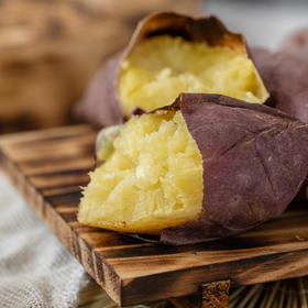 红瑶地瓜丨甜度高 口感绵密 个别会有丝儿，两头丝会偏多一点 烤制时不会像烟薯25一样有丰富的糖油，但是依然很好吃。⭐️京东陆运