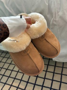【全球第二好的】挖到宝了！这双拖鞋让冬日幸福感爆棚 UGG薄底星拖 我不允许还有人没发现这双梦中情拖！ 领口那一圈白花花的毛绒，软乎乎的， 每一步都被温柔包裹，冷到打哆嗦的双脚一下子就被拯救啦。