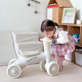 柏沃 BRAVOLD儿童平衡车1-3岁宝宝玩具礼盒男女孩生日周岁礼物四轮滑行学步车 商品图4