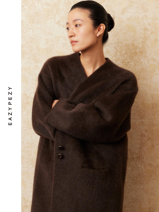 重磅V领拉毛牦牛绒短款大衣 商品图1