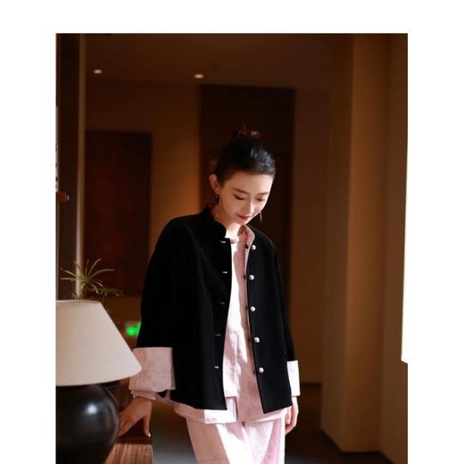  LONGNVFAIR 黑天鹅丝绒拼接提花夹棉外套+华菲粉色丝绒半裙  仿真丝丝绒工艺 丝滑亲肤 凸显气质 商品图4