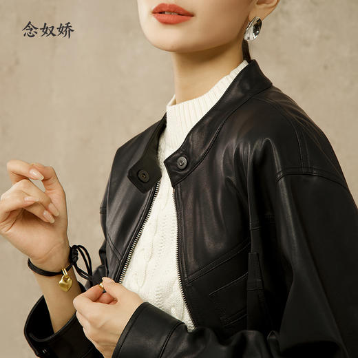 【商场同款】CNJ5850 “ 甜酷皮衣” 柔软蛋白皮 轻盈好穿 版型显瘦包容 夹克外套 商品图2