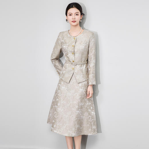 「高货wl」全新升级【铂金会员395/天猫529/差价134】(99540)洛诗琳2025秋冬重工浮雕提花西服高腰A字半身裙两件套女 商品图0