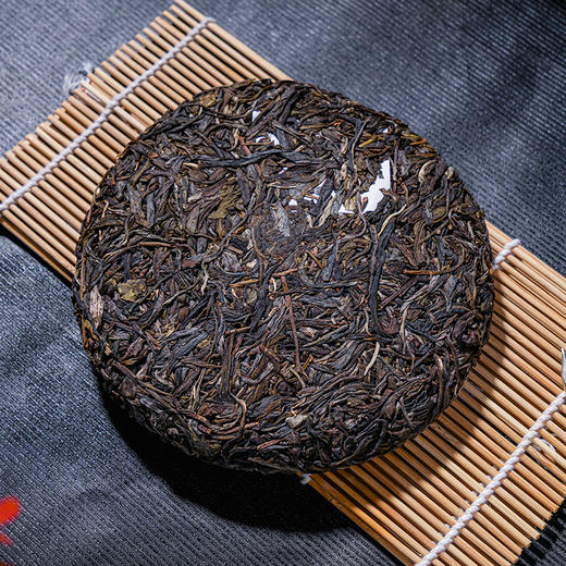 【买5送1】2018年《石头老寨》古树春茶 200克/饼 商品图1