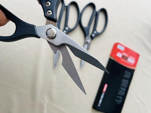 【厨房多功能剪刀】一物多用 剪骨头、开瓶盖、刮鱼鳞 铝合金手柄防滑设计 商品图3