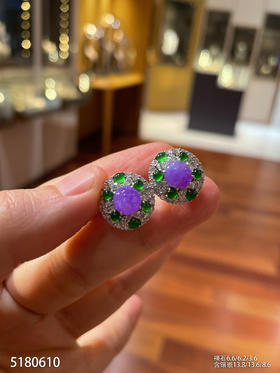 5180610，紫罗兰蛋面耳钉。具体价格微信咨询