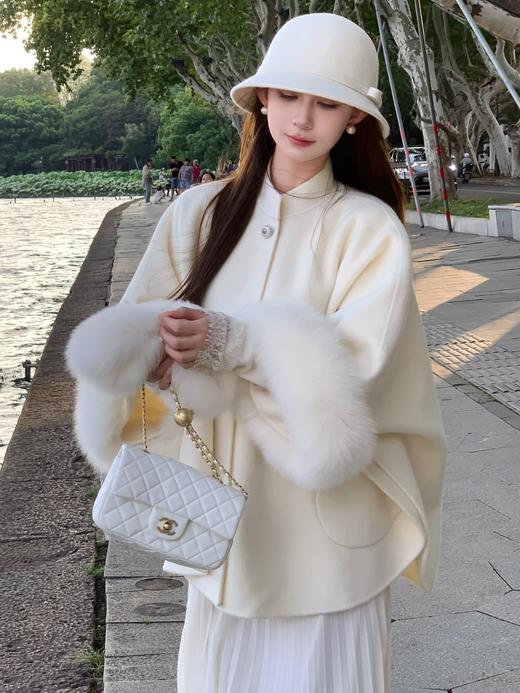 现货  狐狸毛毛千金斗篷大衣  10羊绒 + 90美利奴羊毛 商品图1