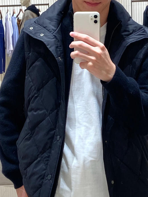 男士轻柔涤纶衬衫式羽绒马甲 欧洲进口轻薄羽绒面料 立体绗缝走线精致 轻量90鹅绒 立领设计 商品图4